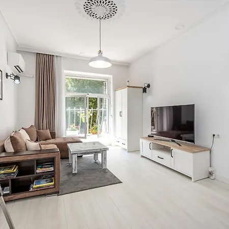 Jazz & Wine & Next To Sea Garden & Parking & Hbo & Netflix & 2 Bathrooms Апартамент *