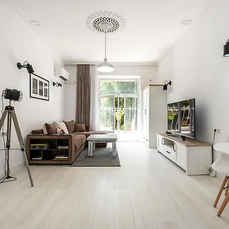 Jazz & Wine & Next To Sea Garden & Parking & Hbo & Netflix & 2 Bathrooms *