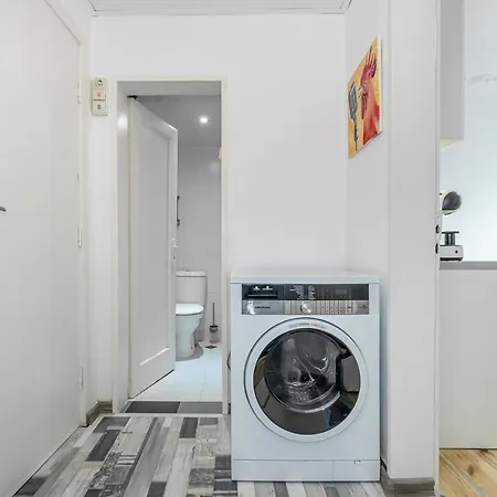 Jazz & Wine & Next To Sea Garden & Parking & Hbo & Netflix & 2 Bathrooms *