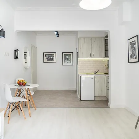 Jazz & Wine & Next To Sea Garden & Parking & Hbo & Netflix & 2 Bathrooms * Varna