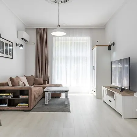 Jazz & Wine & Next To Sea Garden & Parking & Hbo & Netflix & 2 Bathrooms Апартамент *
