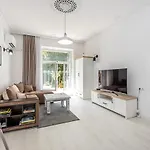 Jazz & Wine & Next To Sea Garden & Parking & Hbo & Netflix & 2 Bathrooms Appartamento *
