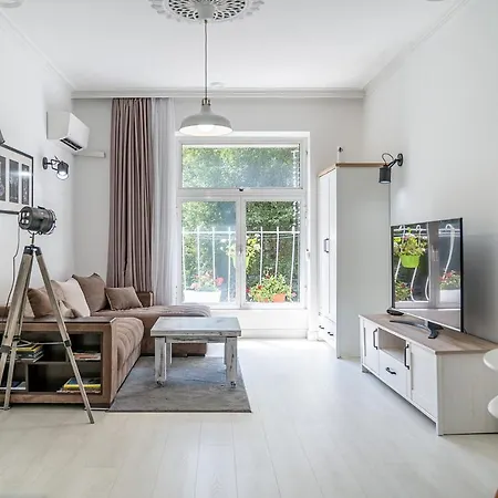 Jazz & Wine & Next To Sea Garden & Parking & Hbo & Netflix & 2 Bathrooms Varna