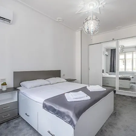 Jazz & Wine & Next To Sea Garden & Parking & Hbo & Netflix & 2 Bathrooms * Varna
